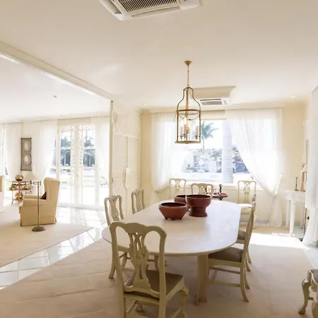 Sunset Luxe Retreat Vila *